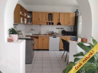 Eladó 240 m²-escsaládi ház Budakeszi, Barackvirág utca: 219'000'000 Ft