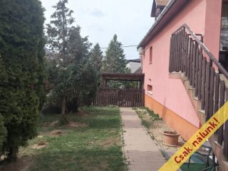 Eladó 240 m²-escsaládi ház Budakeszi, Barackvirág utca: 219'000'000 Ft