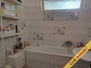 Eladó 240 m²-escsaládi ház Budakeszi, Barackvirág utca: 219'000'000 Ft