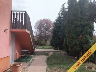 Eladó 240 m²-escsaládi ház Budakeszi, Barackvirág utca: 219'000'000 Ft