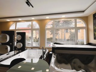 Eladó 161 m²-esüzlethelyiség utcai bejárattal Budakeszi, Központ: 88'900'000 Ft