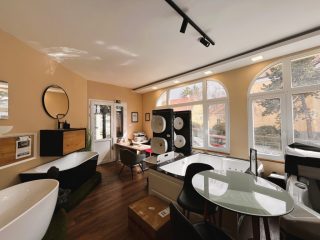 Eladó 161 m²-esüzlethelyiség utcai bejárattal Budakeszi, Központ: 88'900'000 Ft