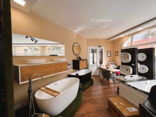 Eladó 161 m²-esüzlethelyiség utcai bejárattal Budakeszi, Központ: 88'900'000 Ft