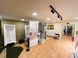 Eladó 161 m²-esüzlethelyiség utcai bejárattal Budakeszi, Központ: 88'900'000 Ft