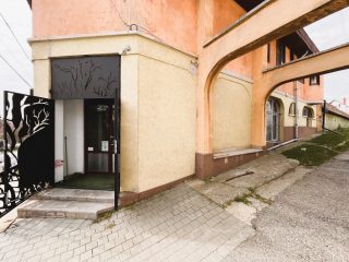 Eladó 161 m²-esüzlethelyiség utcai bejárattal Budakeszi, Központ: 88'900'000 Ft