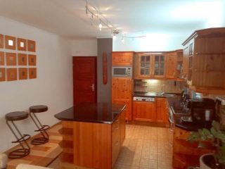 Eladó 300 m²-escsaládi ház Budaörs, Bányász utca: 385'000'000 Ft