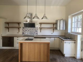 Eladó 280 m²-escsaládi ház Budaörs, Kertváros utca: 390'000'000 Ft