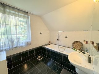 Eladó 276 m²-escsaládi ház Budaörs, Liliom utca: 309'000'000 Ft