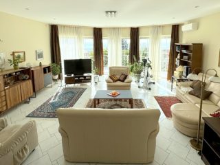 Eladó 276 m²-escsaládi ház Budaörs, Liliom utca: 309'000'000 Ft