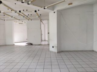 Eladó 430 m²-esüzlethelyiség utcai bejárattal Budaörs, Szabadság út: 220'000'000 Ft