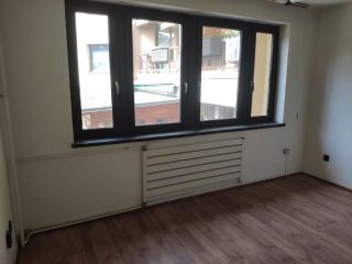 Eladó 430 m²-esüzlethelyiség utcai bejárattal Budaörs, Szabadság út: 220'000'000 Ft