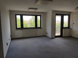 Eladó 430 m²-esüzlethelyiség utcai bejárattal Budaörs, Szabadság út: 220'000'000 Ft