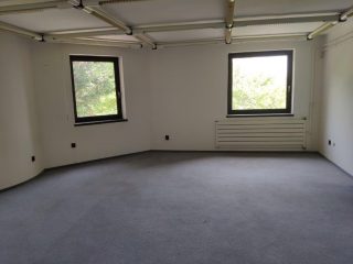 Eladó 430 m²-esüzlethelyiség utcai bejárattal Budaörs, Szabadság út: 220'000'000 Ft