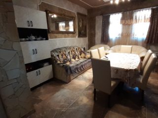 Eladó 140 m²-escsaládi ház Budaörs, Városközpont utca: 119'500'000 Ft