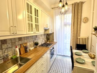Kiadó 51 m²-estársasházi lakás I. Kerület (Krisztinaváros) , Attila út: 250'000 Ft