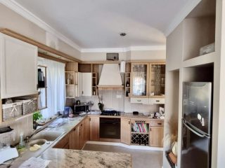 Kiadó 200 m²-escsaládi ház III. Kerület (Aranyhegy) , Aranyvölgy utca: 3'500 EUR