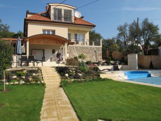 Kiadó 200 m²-escsaládi ház III. Kerület (Aranyhegy) , Aranyvölgy utca: 3'500 EUR