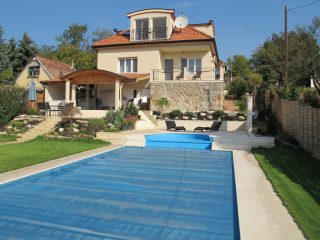 Kiadó 200 m²-escsaládi ház III. Kerület (Aranyhegy) , Aranyvölgy utca: 3'500 EUR