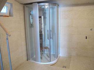 Kiadó 200 m²-escsaládi ház III. Kerület (Aranyhegy) , Aranyvölgy utca: 3'500 EUR