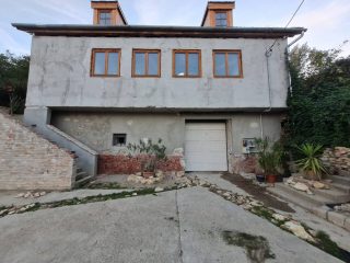 Eladó 295 m²-escsaládi ház III. Kerület (Békásmegyeri ltp Hegy felől) , Ország út: 269'900'000 Ft