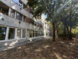 Eladó 140 m²-esüzlethelyiség utcai bejárattal III. Kerület (Óbuda-központ) , Meggyfa utca: 109'000'000 Ft