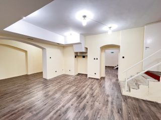 Eladó 101 m²-esüzlethelyiség utcai bejárattal III. Kerület (Óbuda-központ) , Óbuda: 49'000'000 Ft