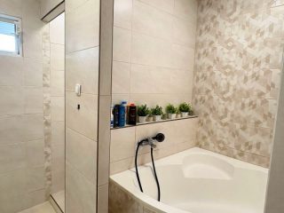 Eladó 65 m²-estársasházi lakás III. Kerület (Óbudai ltp) , Vörösvári út: 82'900'000 Ft