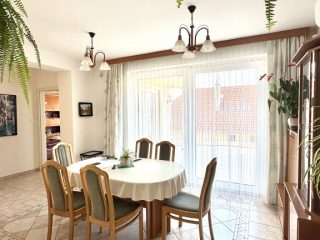 Kiadó 240 m²-escsaládi ház III. Kerület (Rókahegy) , Péterhegyi dűlő: 950'000 Ft