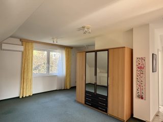 Kiadó 240 m²-escsaládi ház III. Kerület (Rókahegy) , Péterhegyi dűlő: 950'000 Ft