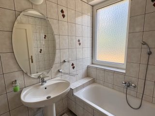 Kiadó 240 m²-escsaládi ház III. Kerület (Rókahegy) , Péterhegyi dűlő: 950'000 Ft