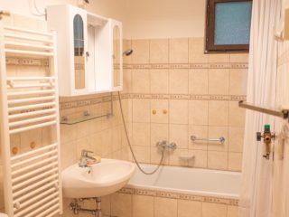 Eladó 270 m²-escsaládi ház III. Kerület (Szépvölgy) , Virág Benedek utca: 388'000'000 Ft