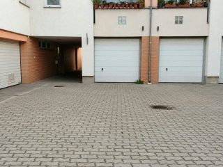 Eladó 18 m²-eskülönálló garázs IV. Kerület (Megyer) , Megyeri közeli út: 16'900'000 Ft