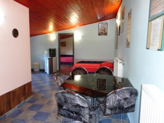 Eladó 1400 m²-esvendéglátó egység utcai bejárattal IV. Kerület (Újpest) , Kisfaludy utca: 350'000'000 Ft