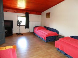 Eladó 1400 m²-esvendéglátó egység utcai bejárattal IV. Kerület (Újpest) , Kisfaludy utca: 350'000'000 Ft