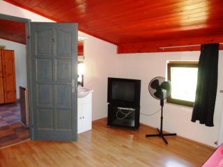 Eladó 1400 m²-esvendéglátó egység utcai bejárattal IV. Kerület (Újpest) , Kisfaludy utca: 350'000'000 Ft