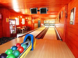 Eladó 1400 m²-esvendéglátó egység utcai bejárattal IV. Kerület (Újpest) , Kisfaludy utca: 350'000'000 Ft