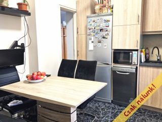 Eladó 73 m²-esházrész IV. Kerület (Újpest-kertváros) , Lőrinc utca: 78'000'000 Ft