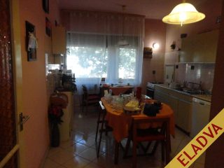 Eladó 250 m²-escsaládi ház IV. Kerület (Újpest-kertváros) , Megyer: 145'000'000 Ft