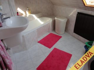 Eladó 250 m²-escsaládi ház IV. Kerület (Újpest-kertváros) , Megyer: 145'000'000 Ft