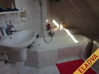 Eladó 250 m²-escsaládi ház IV. Kerület (Újpest-kertváros) , Megyer: 145'000'000 Ft