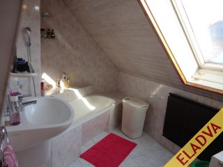 Eladó 250 m²-escsaládi ház IV. Kerület (Újpest-kertváros) , Megyer: 145'000'000 Ft