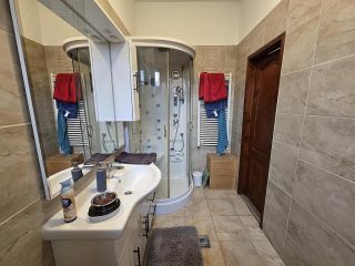 Eladó 213 m²-escsaládi ház IV. Kerület (Újpest-kertváros) , Vécsey Károly utca: 148'000'000 Ft