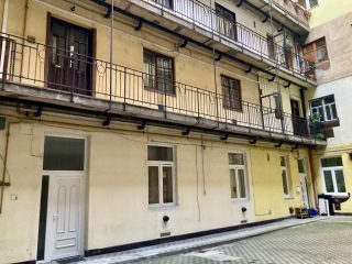 Eladó 74 m²-estársasházi lakás IX. Kerület (Középső Ferencváros (Rehabilitációs terület)) , Ipar utca: 73'800'000 Ft