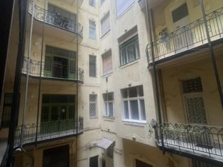 Eladó 35 m²-estársasházi lakás V. Kerület (Bank negyed) , Arany János utca: 64'900'000 Ft