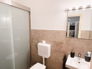 Kiadó 52 m²-esegyéb üzlethelyiség V. Kerület (Bank negyed) , Október 6. utca: 450'000 Ft