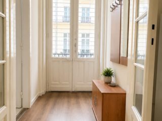 Eladó 61 m²-estársasházi lakás V. Kerület (Belváros) , Azonnal költözhető belvárosi ingatlan V.ker.egyik legjobb utcájában !: 98'900'000 Ft