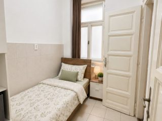 Eladó 61 m²-estársasházi lakás V. Kerület (Belváros) , Azonnal költözhető belvárosi ingatlan V.ker.egyik legjobb utcájában !: 98'900'000 Ft