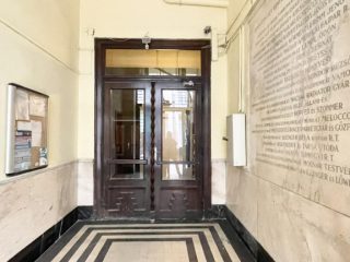 Eladó 61 m²-estársasházi lakás V. Kerület (Belváros) , Azonnal költözhető belvárosi ingatlan V.ker.egyik legjobb utcájában !: 98'900'000 Ft