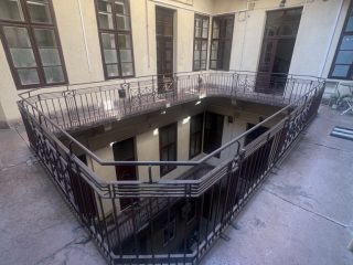 Eladó 49 m²-estársasházi lakás V. Kerület (Belváros) , Belgrád rakpart: 82'500'000 Ft
