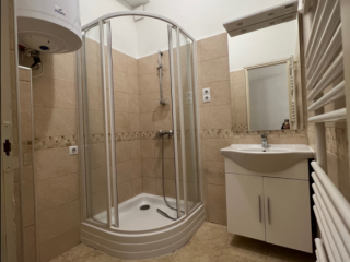 Kiadó 40 m²-eslakásban kialakított iroda V. Kerület (Lipótváros) , Szent István körút: 280'000 Ft